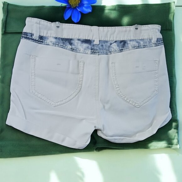 ❤️🛍️Urban Life Tie-Dye White/ Blue Jean Shorts Size 9/10 with Rolled Cuffs❤️🛍️ - Picture 2 of 7